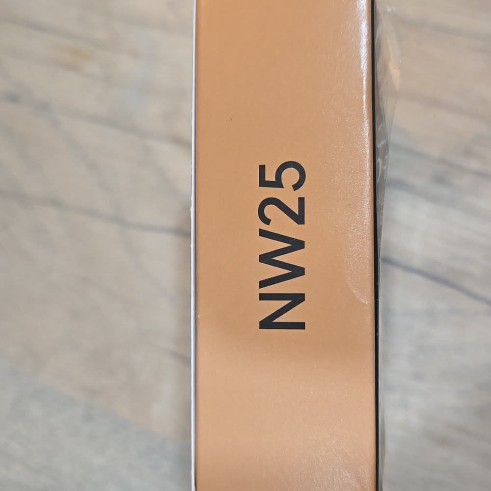 NWT! MAC Cosmetics Studio Fix Foundation- NW25 - Picture 3 of 5